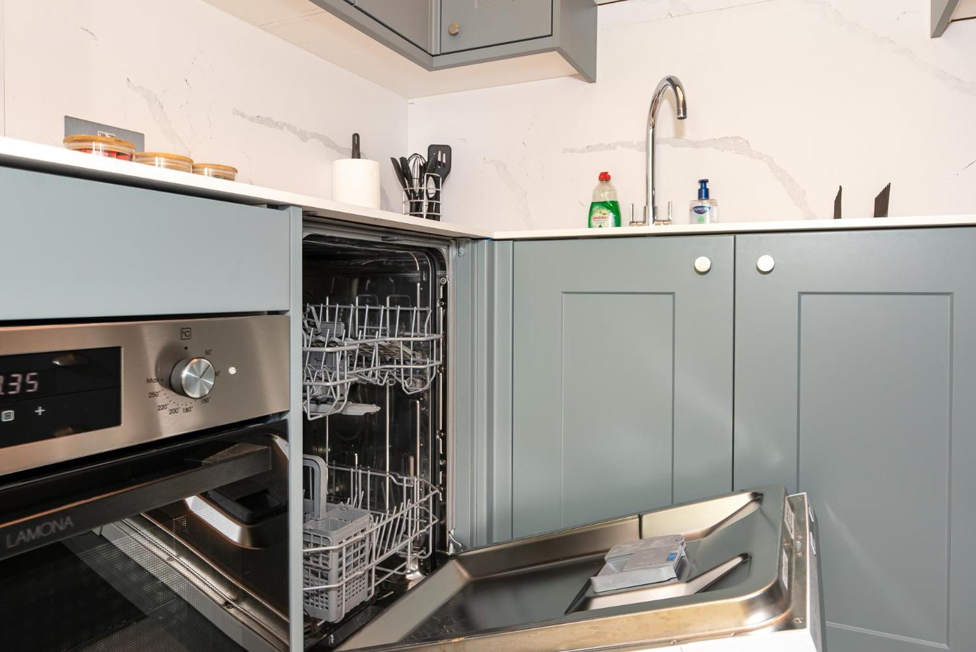 2-Bedroom Victorian Apartment In Kensington 伦敦 外观 照片