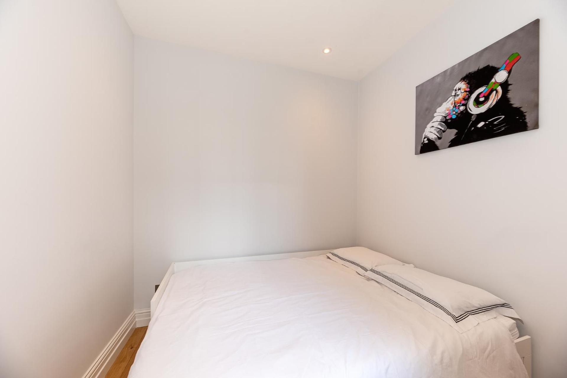 2-Bedroom Victorian Apartment In Kensington 伦敦 外观 照片